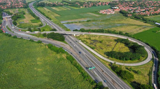 Ilustrasi Jalan Tol Transjawa yang dikelola PT JTT