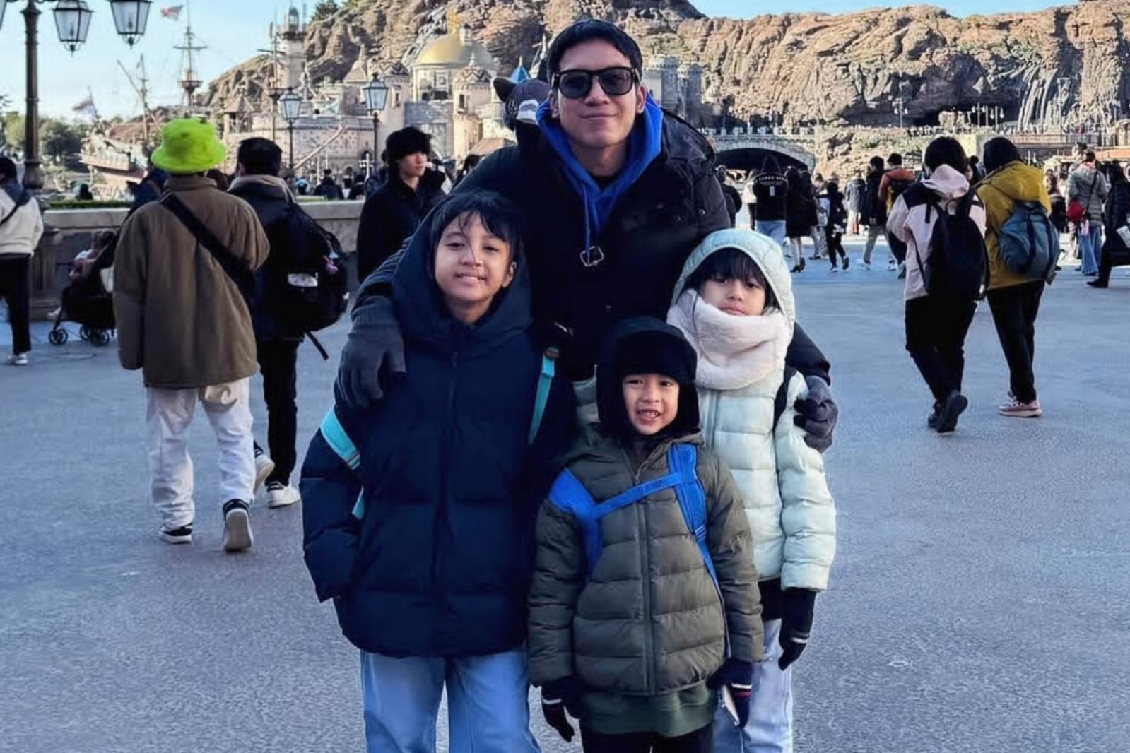 Desta ungkap gaya pola asuh anak dengan Natasha Rizky