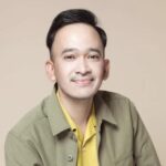 Ruben Onsu mengungkap perjalanan spiritualnya menuju Islam dengan dukungan besar dari Lesti Kejora. Kisah penuh inspirasi tentang semangat dan persahabatan dalam perjalanan religi yang mendalam