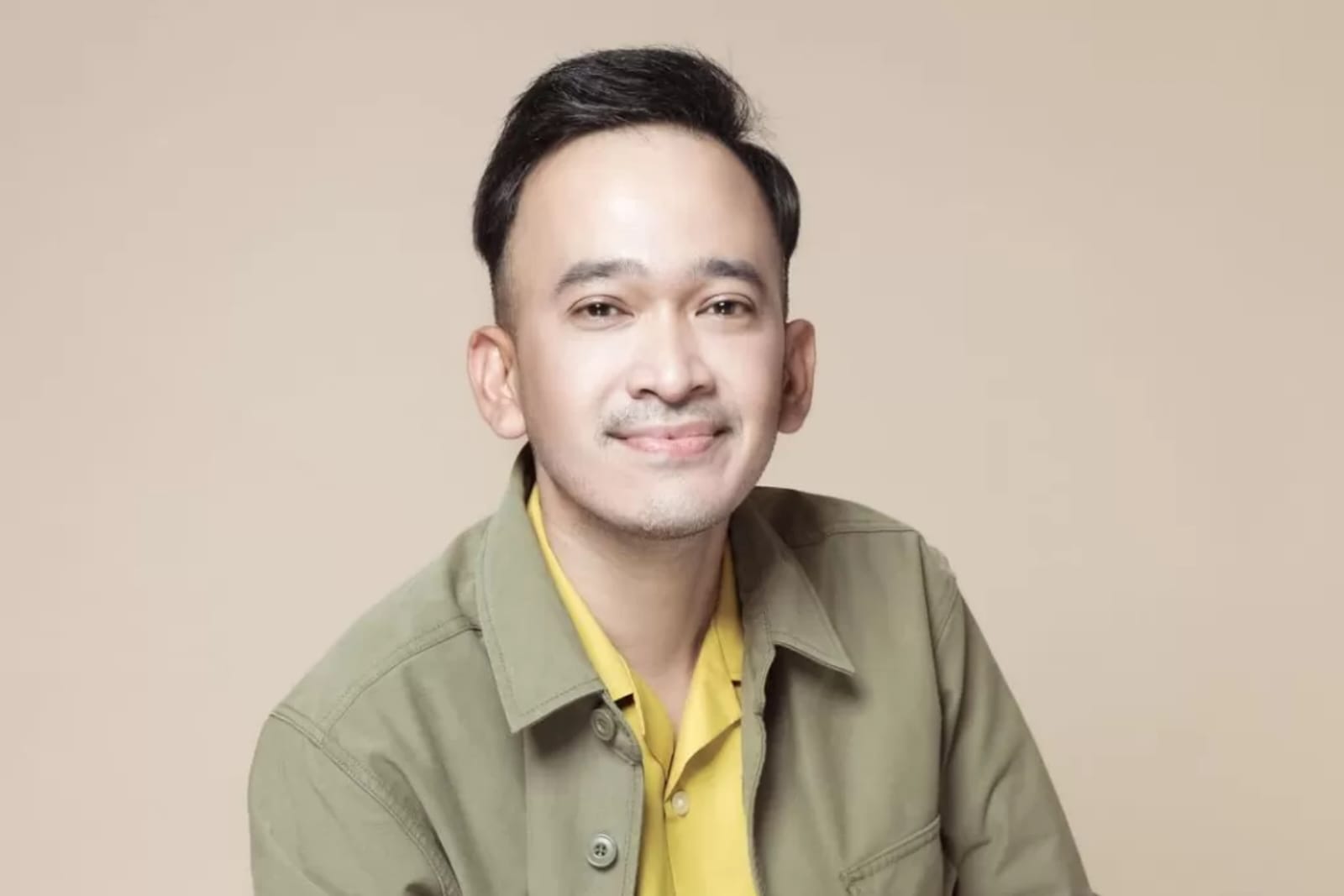 Ruben Onsu mengungkap perjalanan spiritualnya menuju Islam dengan dukungan besar dari Lesti Kejora. Kisah penuh inspirasi tentang semangat dan persahabatan dalam perjalanan religi yang mendalam