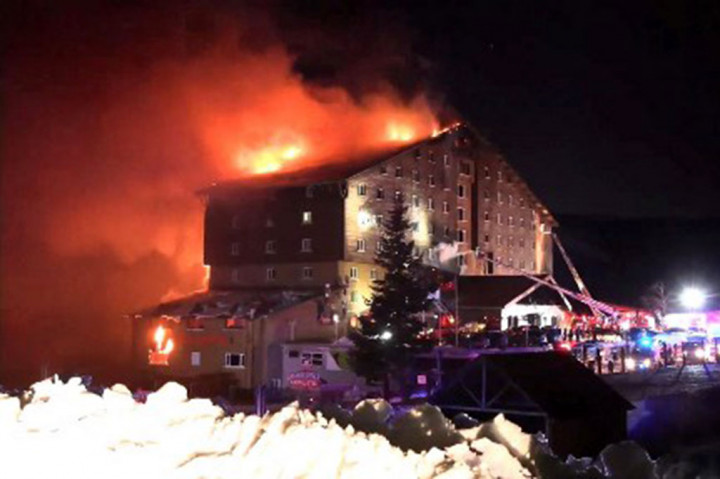 Sebuah hotel di Turki terbakar, 66 orang tewas.