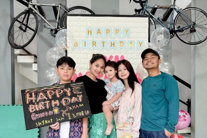 Ayu Natasya dapat Kado Spesial dari Keluarga