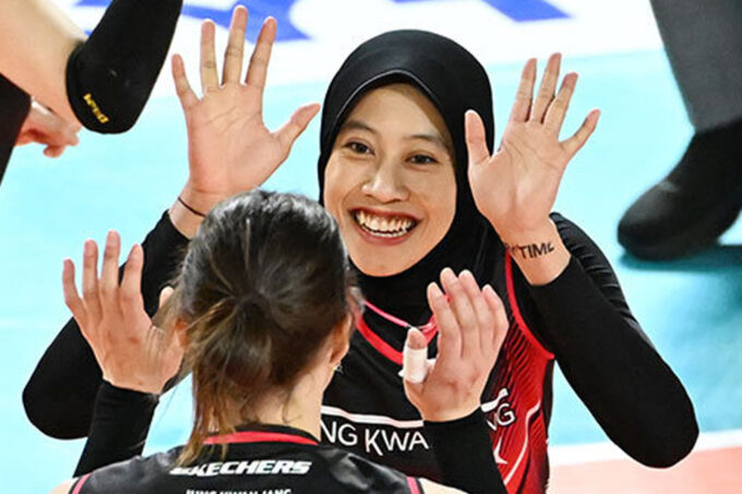 Red Spark Tumbang di Tangan Pink Spider