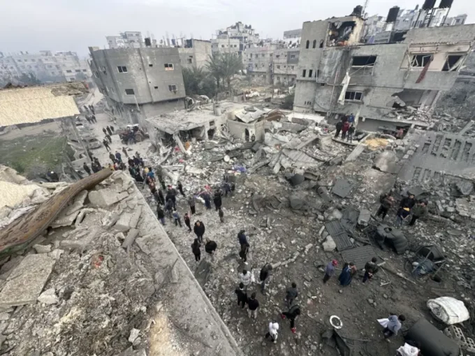 Kepala UNRWA Philippe Lazzarini menyebut Israel menggunakan bantuan kemanusiaan sebagai alat perang di Jalur Gaza. Blokade dan kelaparan kian memperparah krisis yang terjadi