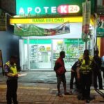 Lokasi kecelakaan yang melibatkan dua mobil, satu sepeda motor dan satu orang pejalan kaki di Jalan Palmerah Barat II, Palmerah, Jakarta Barat, Senin (20/1/2025) dini hari.