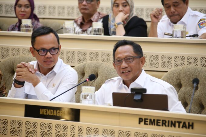 Menteri Dalam Negeri (Mendagri) Muhammad Tito Karnavian menjelaskan pentingnya percepatan pelantikan kepala daerah untuk mendukung stabilitas politik, memperkuat efektivitas pemerintahan, dan mendorong kemajuan ekonomi di daerah.