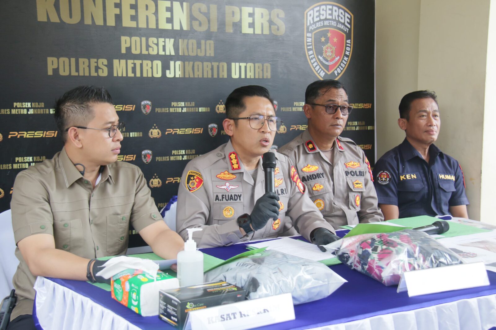 Dua remaja diduga gugurkan kandungan dengan obat penggugur di kawasan Koja, Jakarta Utara.