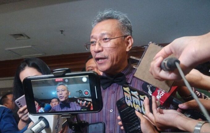 Sekretaris Jenderal (Sekjen) Kemendiktisaintek Togar M Simatupang saat memberikan keterangan kepada wartawan di Kompleks Parlemen, Jakarta, Kamis (23/1/2025). ANTARA/Tri Meilani Ameliya.