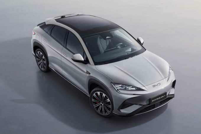 SUV Listrik Ini Bisa Tempuh 567 Km Sekali Cas! BYD Sealion 7 Tantang Tesla Model Y