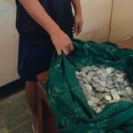 Barang bukti uang koin kotak amal Masjid di Lombok Timur, Provinsi NTB yang dicuri, Minggu (02/02/2025)