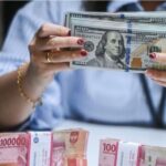 Rupiah masih tertekan terhadap dolar AS meski sempat menguat, dipengaruhi kekhawatiran inflasi AS dan kebijakan tarif global