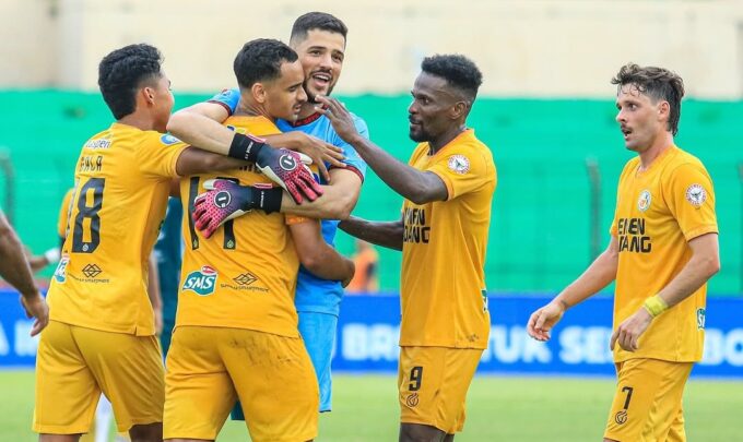 Semen Padang vs Malut United