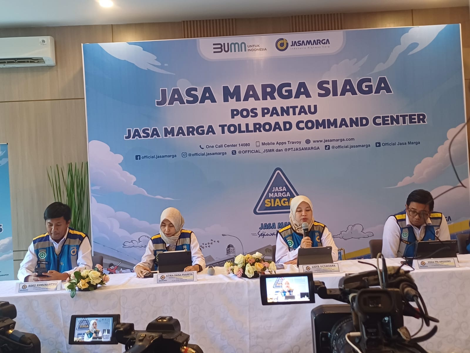 Jasa Marga memprediksi 2,18 juta kendaraan keluar Jakarta saat mudik Lebaran 2025. Puncak arus mudik diperkirakan 28 Maret, dengan rekayasa lalu lintas diterapkan