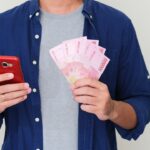 Mau tahu cara menghasilkan uang dari HP? Simak berbagai peluang bisnis digital yang bisa dilakukan dengan mudah, bahkan tanpa modal besar!