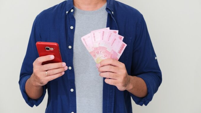 Mau tahu cara menghasilkan uang dari HP? Simak berbagai peluang bisnis digital yang bisa dilakukan dengan mudah, bahkan tanpa modal besar!