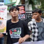 Aksi boikot produk terafiliasi Israel semakin masif di Indonesia sebagai bentuk solidaritas terhadap Palestina. Bagaimana dampaknya dan mengapa gerakan ini penting? Simak selengkapnya di sini