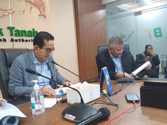 Badan Bank Tanah siapkan lahan sitaan koruptor untuk program 3 juta rumah. Proses masih berlangsung, dengan harapan percepatan realisasi dari pemerintah