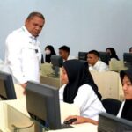 Ketua Umum Tim Penanggung Jawab Seleksi Nasional Penerimaan Mahasiswa Baru​​​​​​​ (SNPMB) Profesor Dr Ir Eduart Wolok ST MT saat memantau pelaksanaan SNBT.