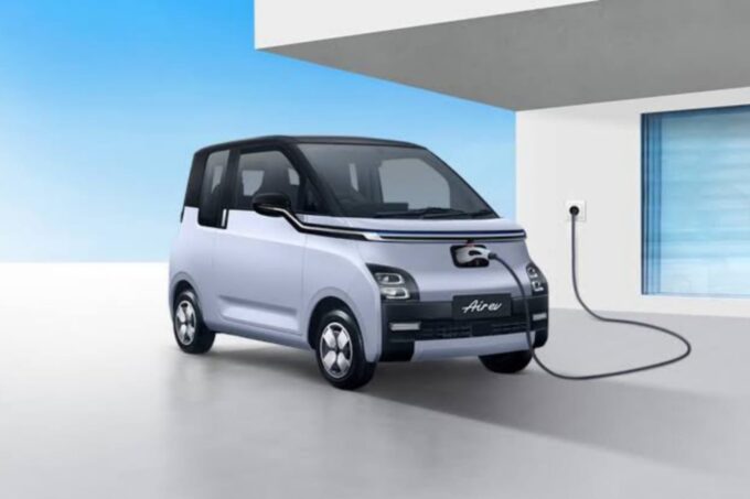 Foto ilustrasi mobil listirk