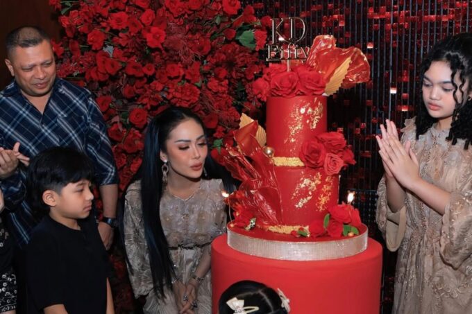 Foto Kris Dayanti Rayakan Ulang Tahun
