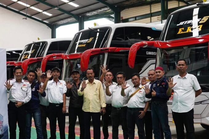 Foto bus Eka Cepat