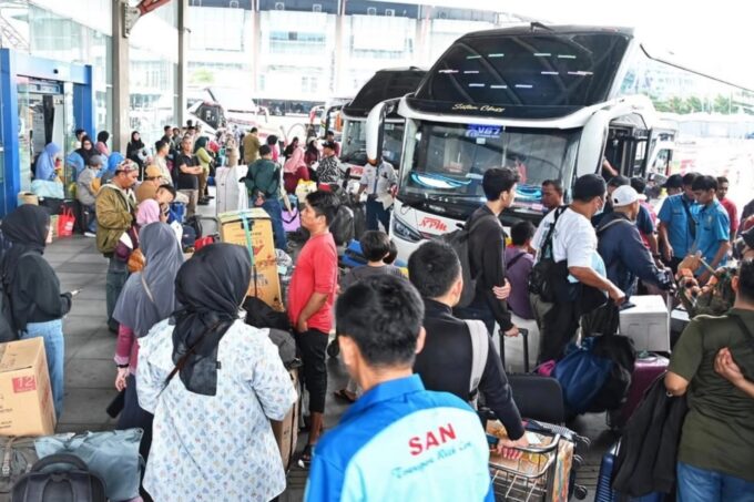 Foto ilustrasi penumpang di terminal