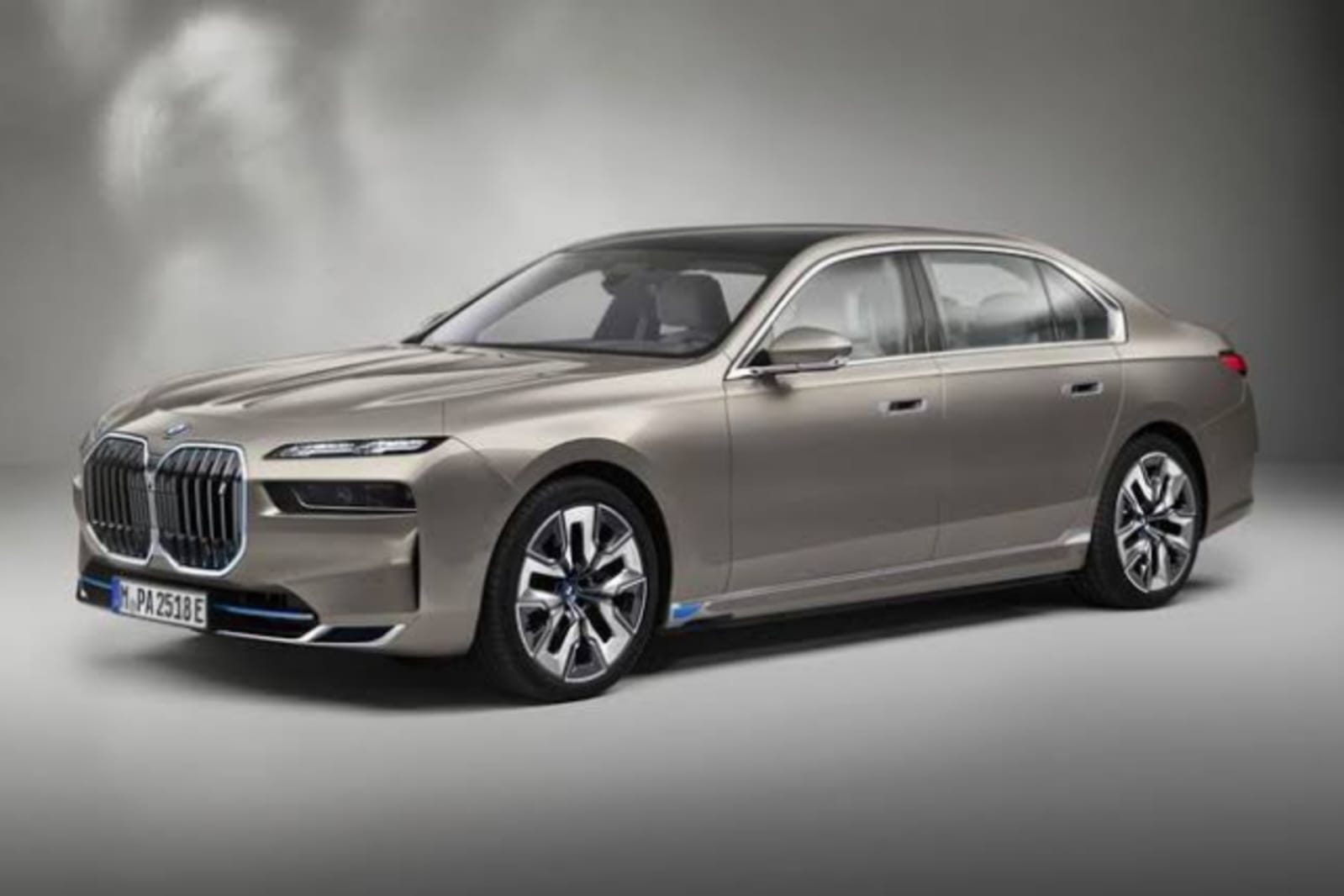 Foto mobil listrik BMW i7