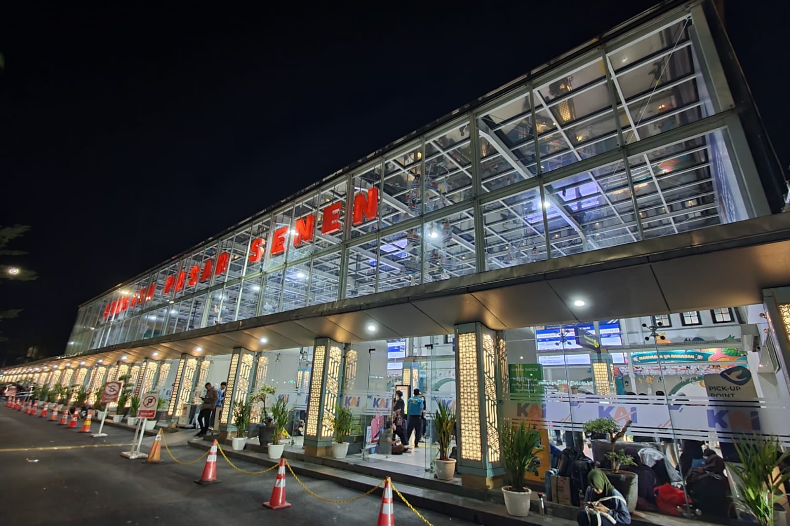 Foto situasi terkini Stasiun Pasar Senen Jakarta