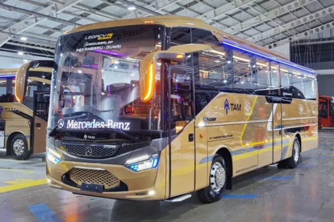 Bus baru milik PO TAM yang menggunakan mesin depan