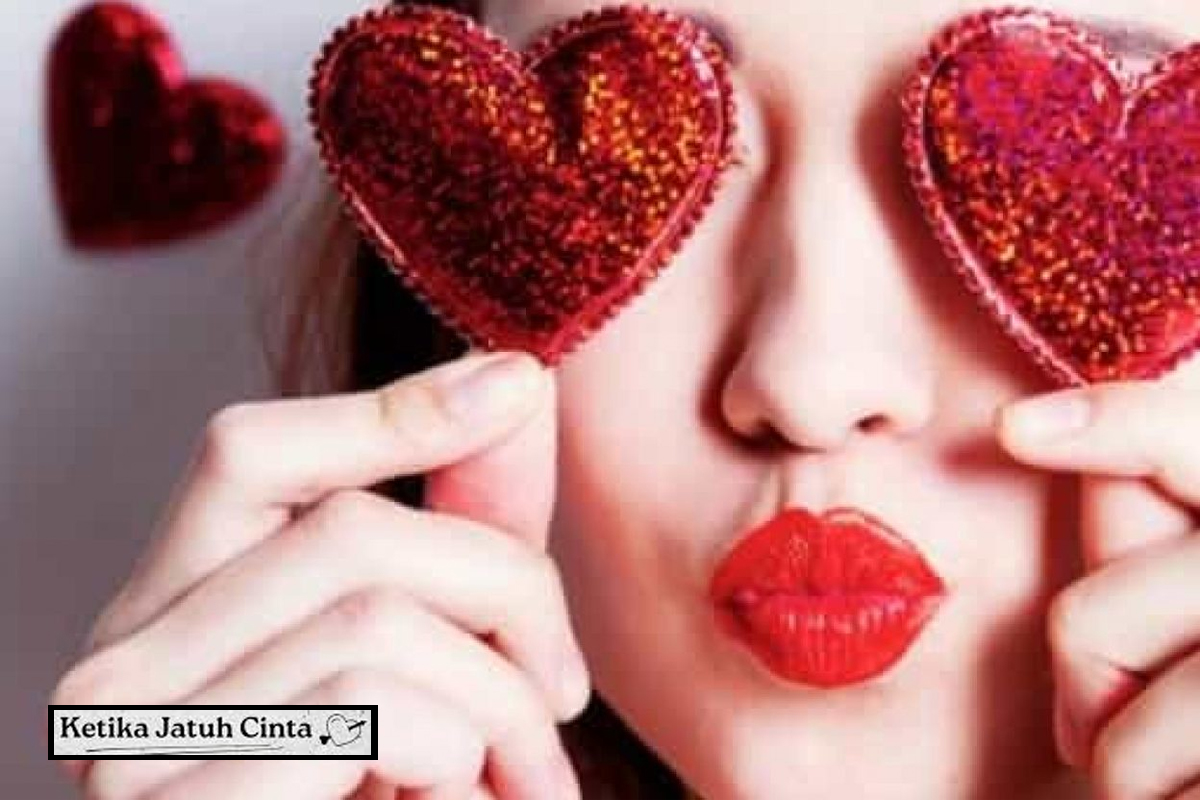 Wanita Jatuh Cinta