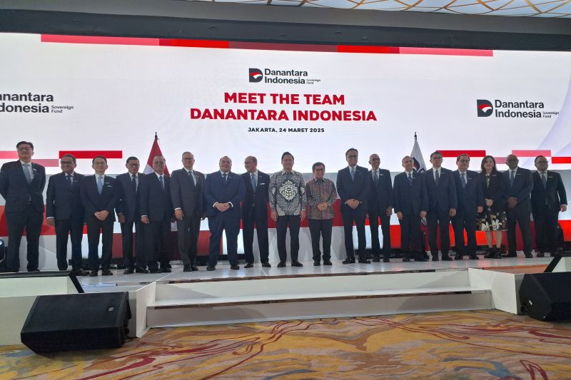 Jajaran pengurus Badan Pengelola Investasi (BPI) Daya Anagata Nusantara (Danantara) dalam Meet The Team Danantara Indonesia di Jakarta, Senin (24/03/2025). (Antara/ Muhammad Heriyanto)
