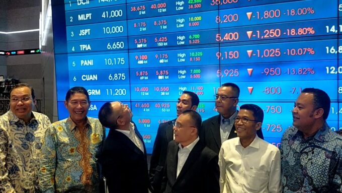 Wakil Ketua DPR RI Sufmi Dasco Ahmad bersama Ketua Komisi XI DPR Misbakhun mendatangi Bursa Efek Indonesia (BEI).--