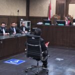 Sekretaris Jenderal PDI Perjuangan (PDIP) Hasto Kristiyanto menyeret Presiden RI ke-7 Joko Widodo dalam sidang nota keberatan atau eksepsi atas dakwaan kasus dugaan suap dan perintangan penyidikan