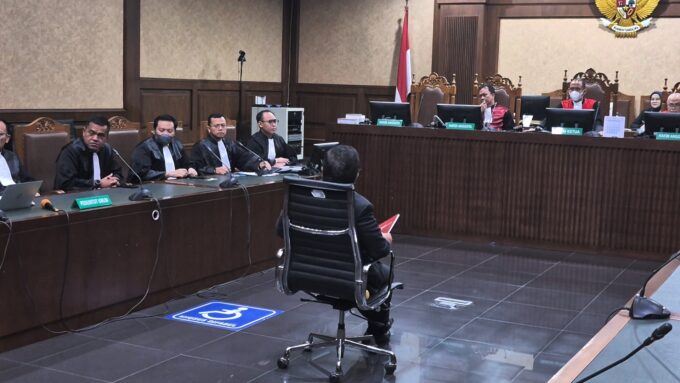 Sekretaris Jenderal PDI Perjuangan (PDIP) Hasto Kristiyanto menyeret Presiden RI ke-7 Joko Widodo dalam sidang nota keberatan atau eksepsi atas dakwaan kasus dugaan suap dan perintangan penyidikan