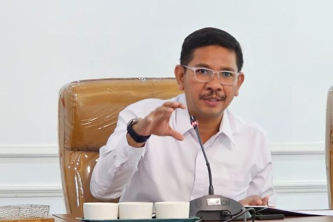 Dirjen Bimas Islam Kemenag Abu Rokhmad dalam Rapat Persiapan Sidang Isbat di Kantor Pusat Kemenag, Jakarta, Selasa (18/3). Penentuan awal Syawal akan menggunakan metode hisab (perhitungan astronomi) dan rukyat (pengamatan langsung), sebagaimana tertuang dalam Fatwa Majelis Ulama Indonesia (MUI) Nomor 2 Tahun 2024.