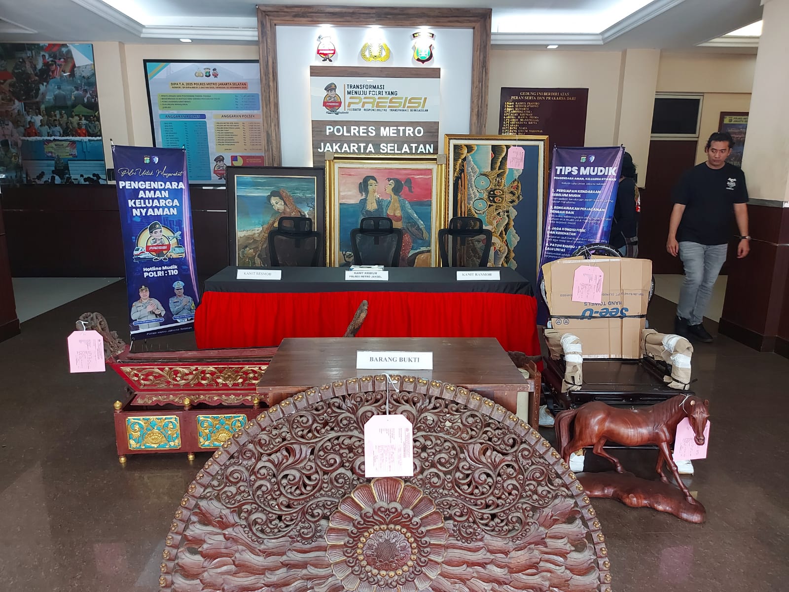 Kolektor Barang Antik di Ciganjur Jaksel Rugikan Ratusan Juta Rupiah Akibat Penjaga Rumah