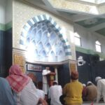 Sekitar seratusan anggota Majelis Mujahidin Indonesia (MMI) Yogyakarta menggelar salat Idulfitri 1446 Hijriah pada Minggu pagi atau lebih awal