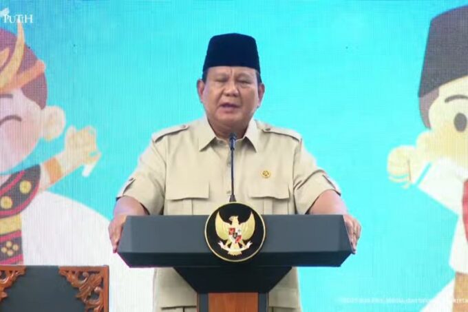 Presiden Prabowo Subianto saat berpidato dalam agenda peluncuran Peraturan Pemerintah tentang Tata Kelola Penyelenggaraan Sistem Elektronik dalam Perlindungan Anak di kompleks Istana Kepresidenan, Jakarta, Jumat (28/3/2025).
