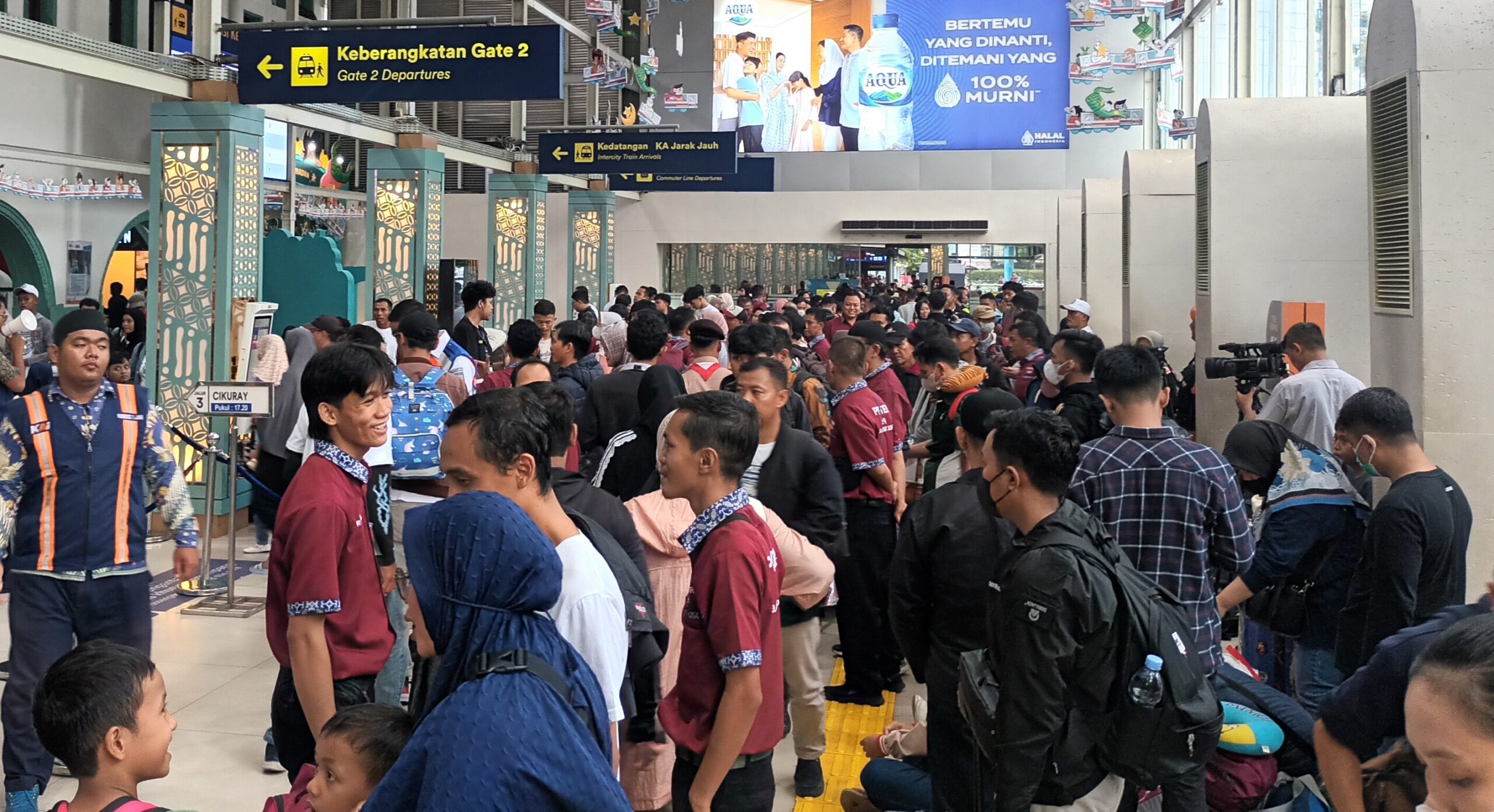 Puncak Arus Mudik: 48.394 Tiket Kereta Terjual di Stasiun Gambir dan Pasar Senen