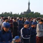 Umat Islam melaksanakan shalat Idul Fitri 1 Syawal 1445 H di Lapangan Puputan Margarana, Denpasar, Bali, Rabu (10/4/2024). ANTARA FOTO/Nyoman Hendra Wibowo