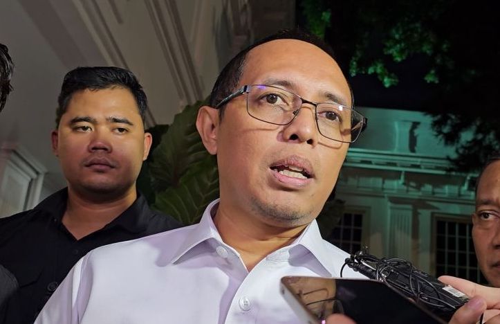 Kepala Kantor Komunikasi Kepresidenan Hasan Nasbi di kompleks Istana Kepresidenan Jakarta, Selasa (4/3/2025) (ANTARA/Livia Kristianti)