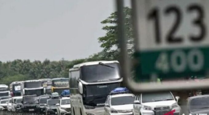 Arus mudik Lebaran 2025 di Tol Cipali. ANTARA/Fauzan