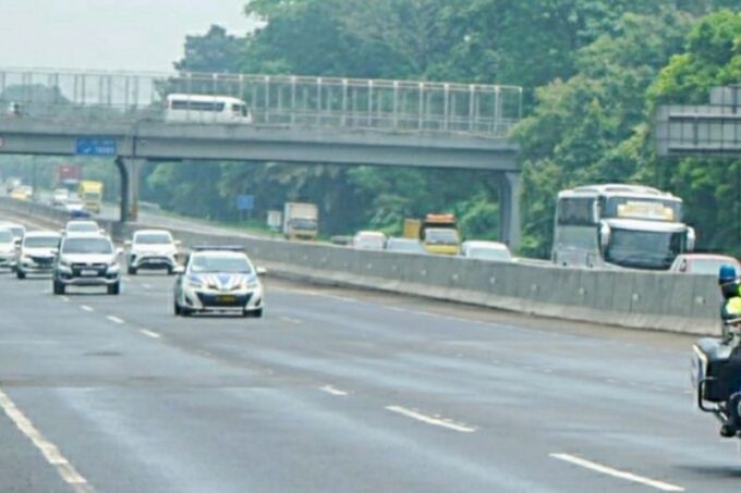 Penerapan one way di jalan Tol Trans Jawa arus mudik Lebaran 2025