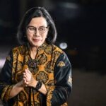 Menteri Keuangan Sri Mulyani pastikan defisit APBN 2025 tetap aman dan tidak jebol, meski situasi global memanas akibat kebijakan tarif AS
