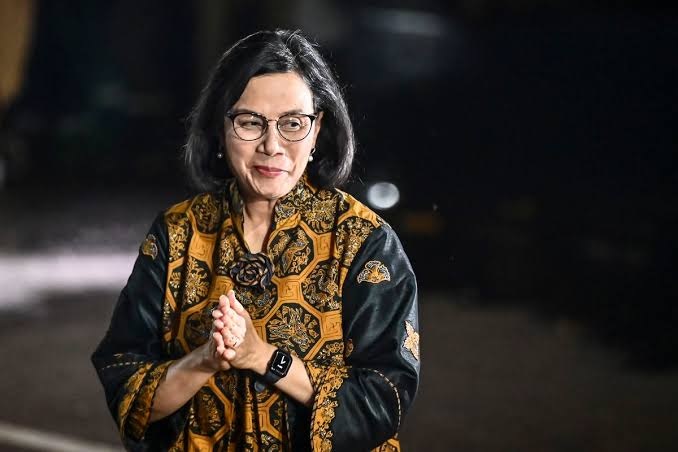 Menteri Keuangan Sri Mulyani pastikan defisit APBN 2025 tetap aman dan tidak jebol, meski situasi global memanas akibat kebijakan tarif AS