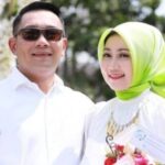Kemunculan Atalia Praratya dengan mata sembab saat acara sosial di Bandung picu simpati netizen dan spekulasi seputar kondisi rumah tangga