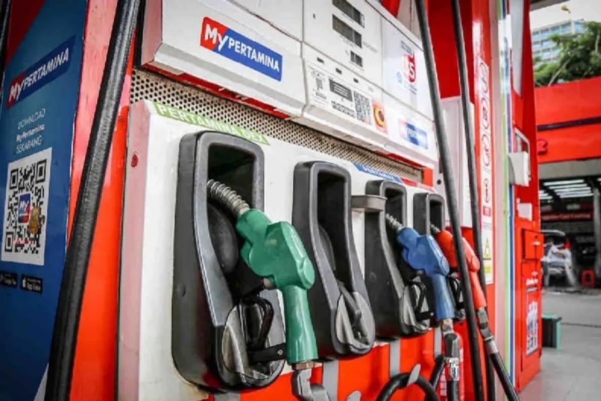 Harga BBM terbaru turun mulai 1 April 2025 di seluruh SPBU, termasuk Pertamina, Shell, BP-AKR, dan Vivo. Cek daftar harga lengkapnya di sini