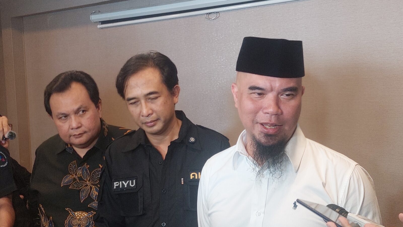 Sebelum berpulang, Titiek Puspa sempat menyetujui tawaran Ahmad Dhani untuk menjadi Dewan Pembina Asosiasi Komposer Seluruh Indonesia (AKSI)