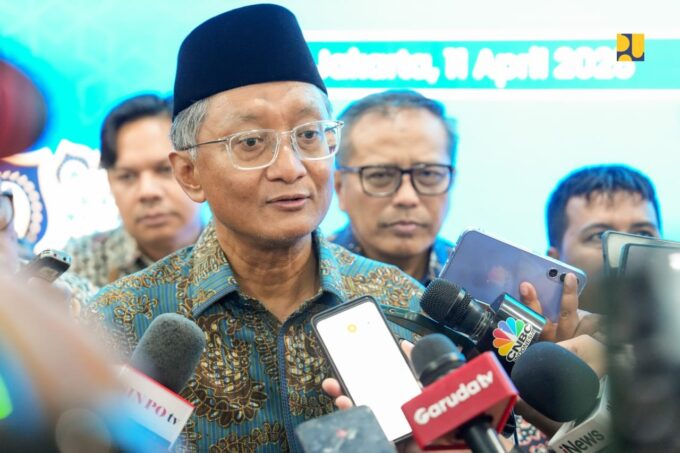 Menteri PU, Dody Hanggodo, menyampaikan kekhawatirannya terkait potensi dampak perang dagang AS–China terhadap sektor infrastruktur dalam negeri. Pemerintah siapkan langkah strategis untuk menjaga stabilitas