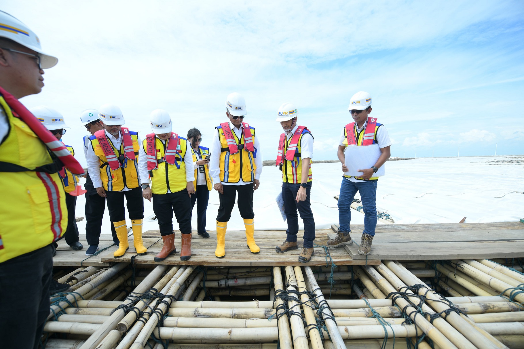 Kementerian Pekerjaan Umum tengah mengkaji potensi land development sebagai alternatif pendanaan proyek jalan tol tanpa bergantung pada APBN, sambil memperkuat skema Kerja Sama Pemerintah dan Badan Usaha (KPBU)
